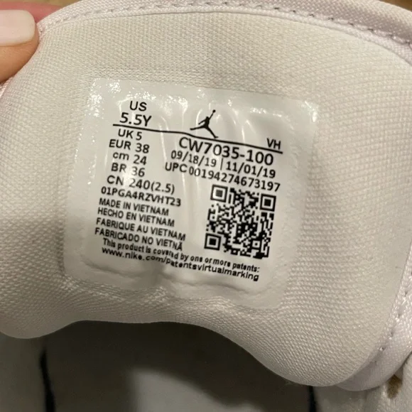 Authentic Nike Jordan Sneakers | Size 5.5 (fits 7) | White with colors - Picture 8 of 10